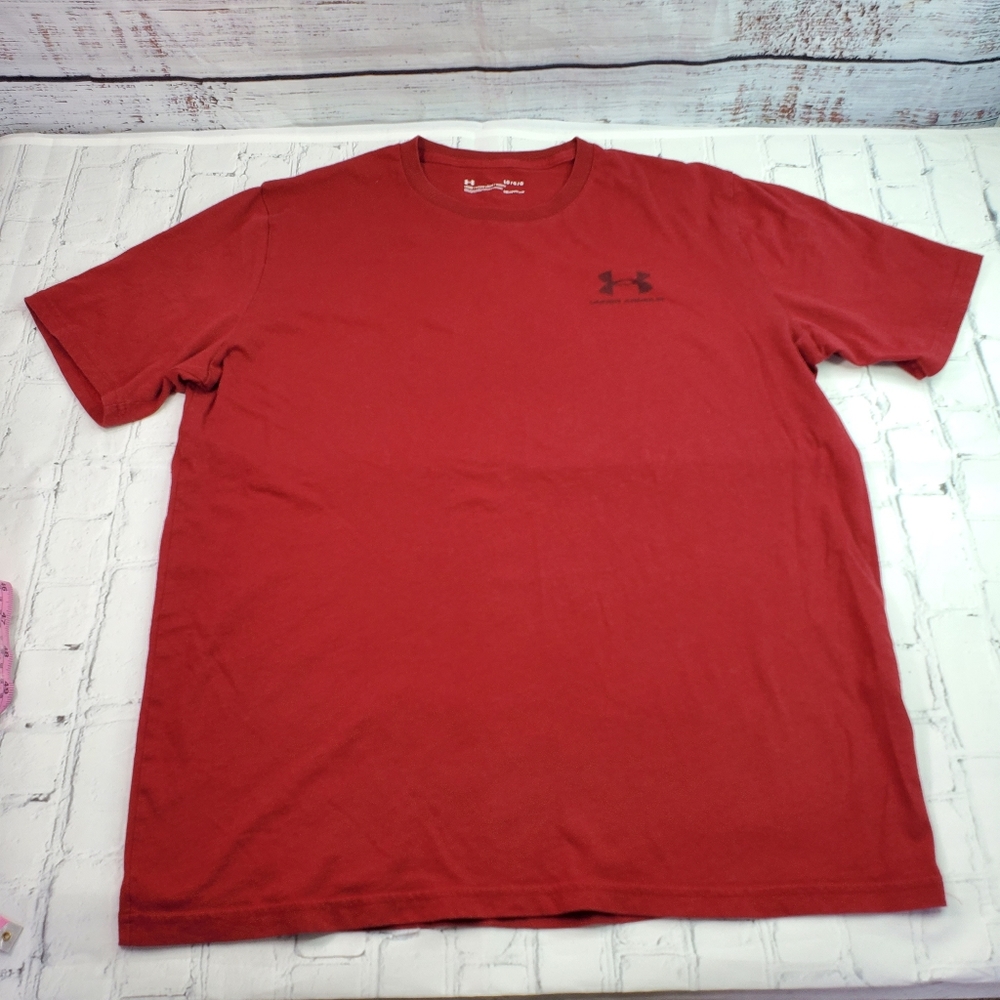 Under Armour T-shirt  Size:L